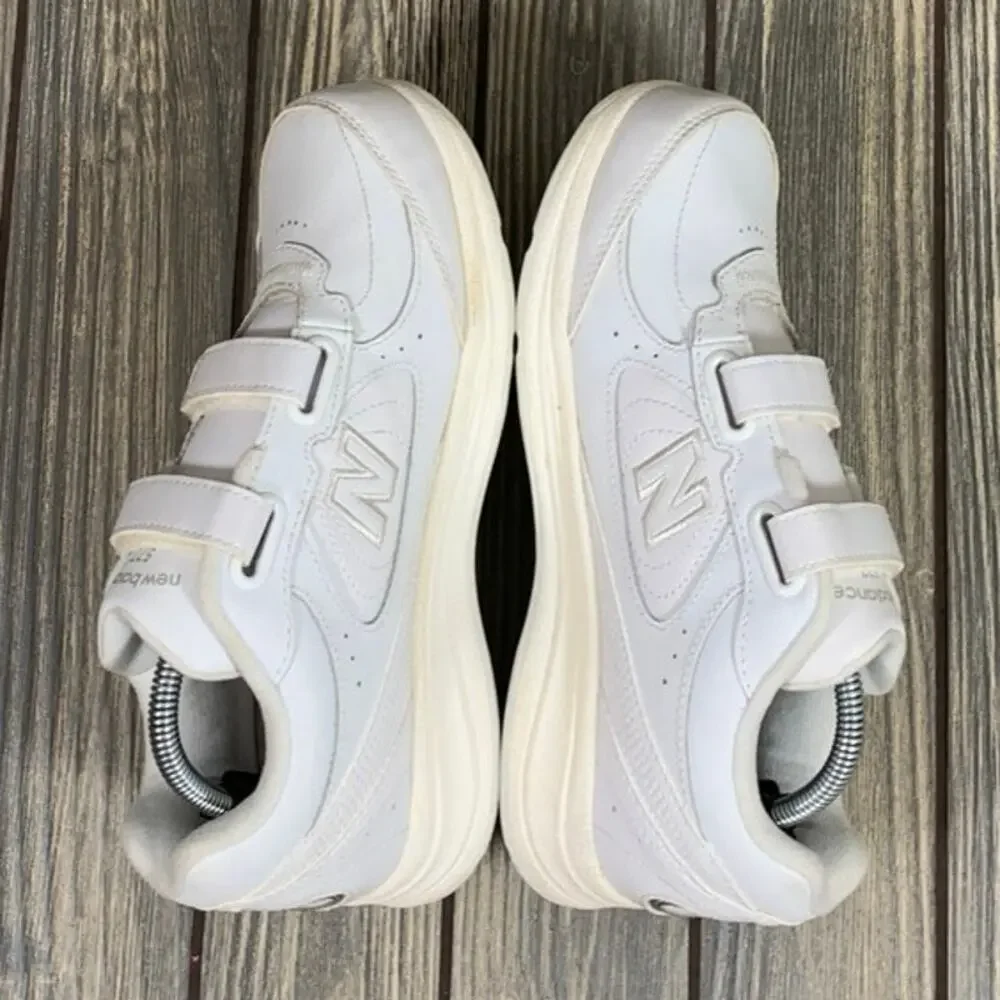 New‎ Balance 577 Women SL2 Walking Shoes Sneakers Grandma Mom Sz 6.5 EE White